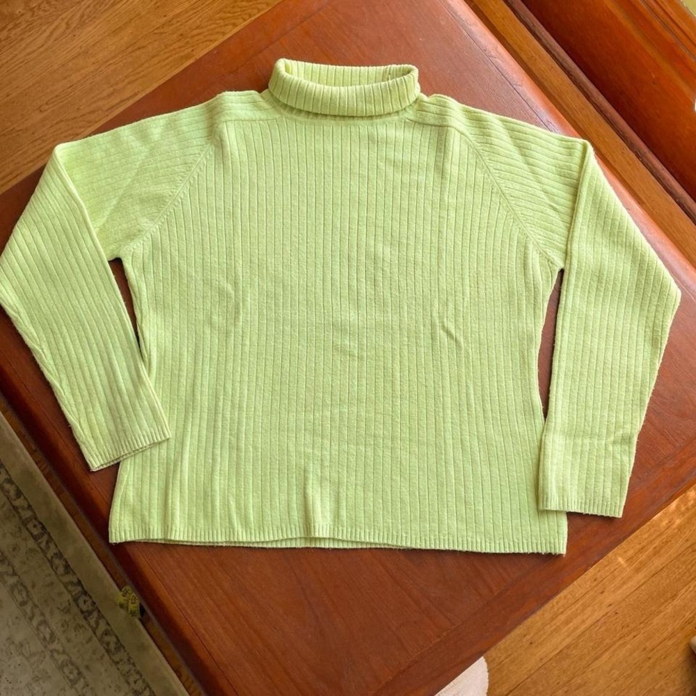 Bright green‎ vintage 90s turtleneck sweater